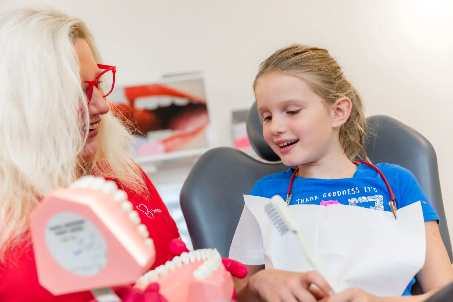 Kinderbehandlung von Zahnarztpraxis Bergmann